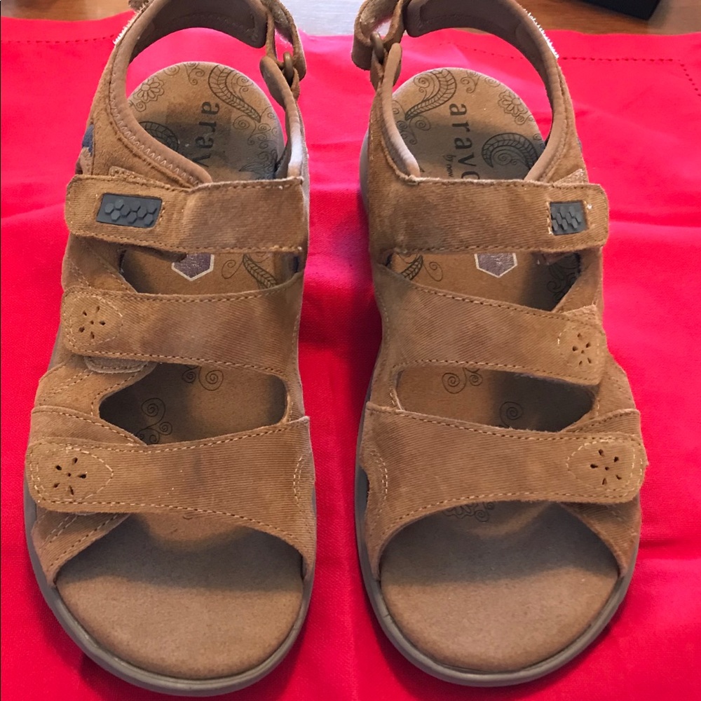 Aravon sandals